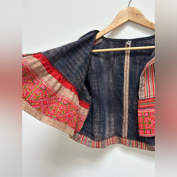 Colorful Patterned Cape - Picture 6 of 7